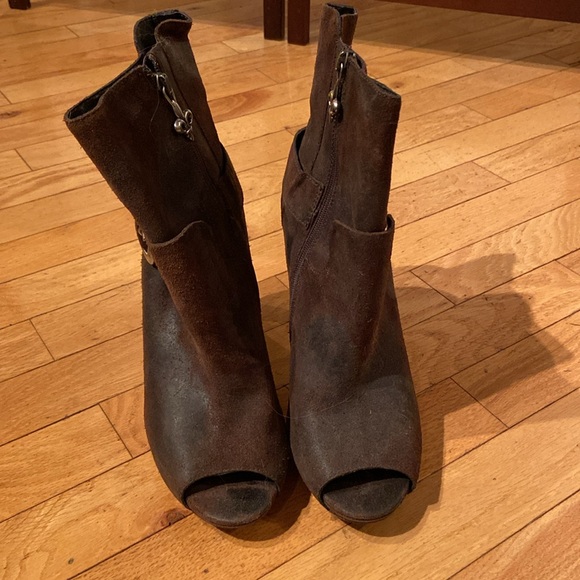 Peek toe cutie booties! - Picture 2 of 11